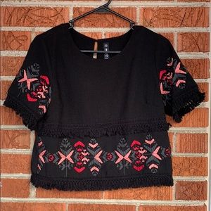 Embroidered crop top sz small